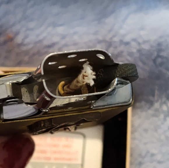 NEW & VINTAGE Brass Marlboro ZIPPO Lighter (NEVER FIRED) - Picture 3 of 10